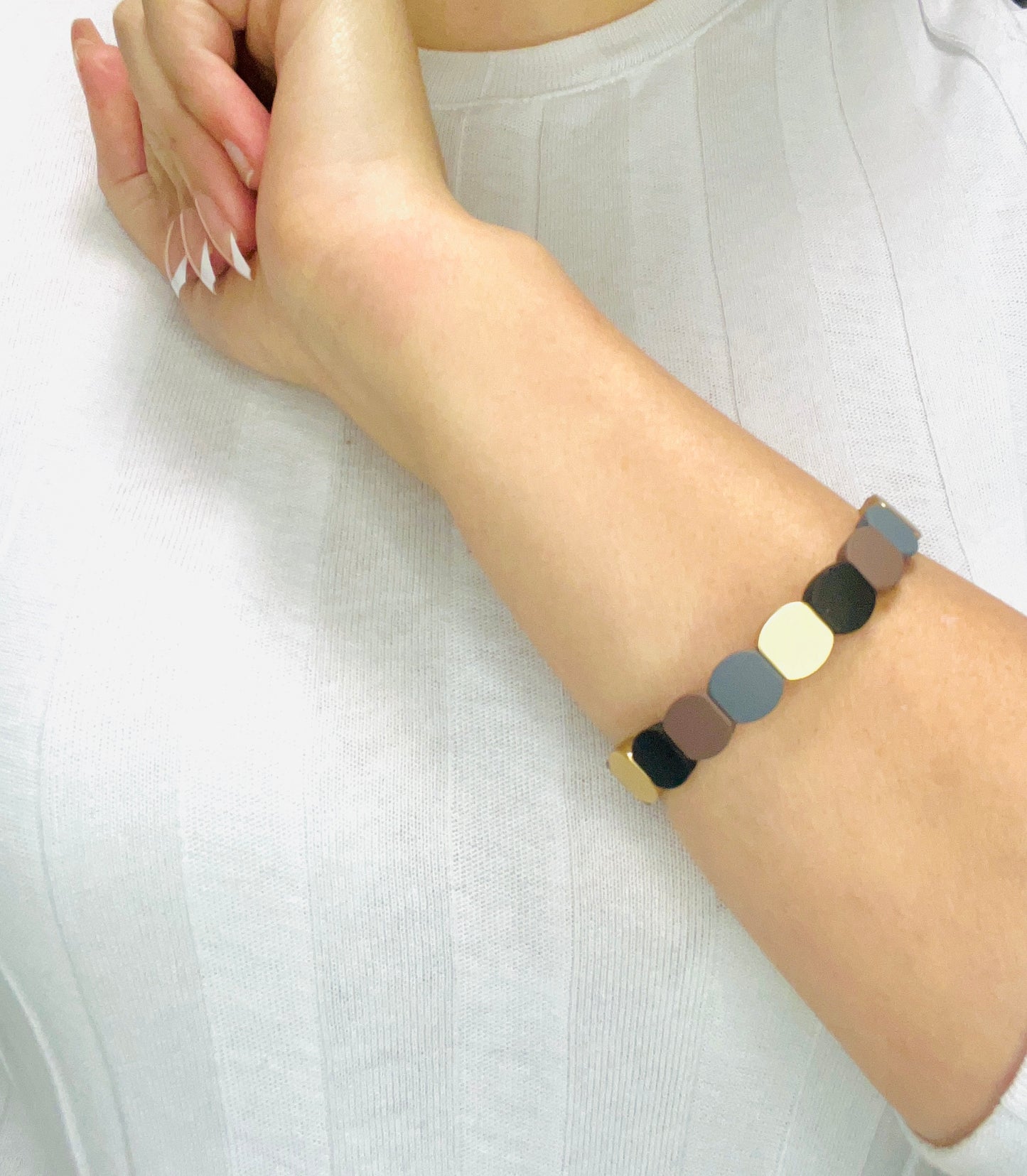 Hexa_Linear_Chest_Black