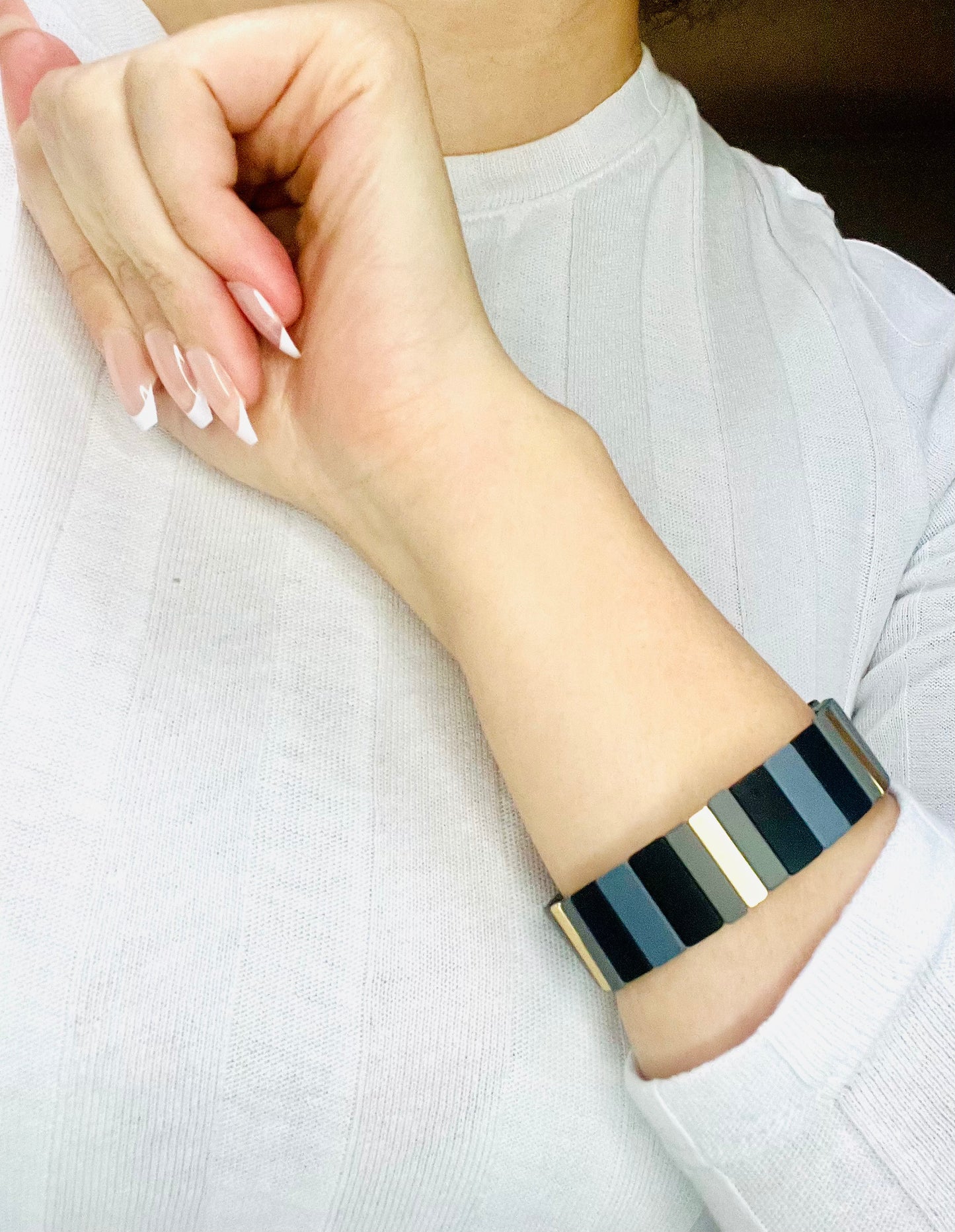 Luxe_Link_Bracelet_Chest_Black