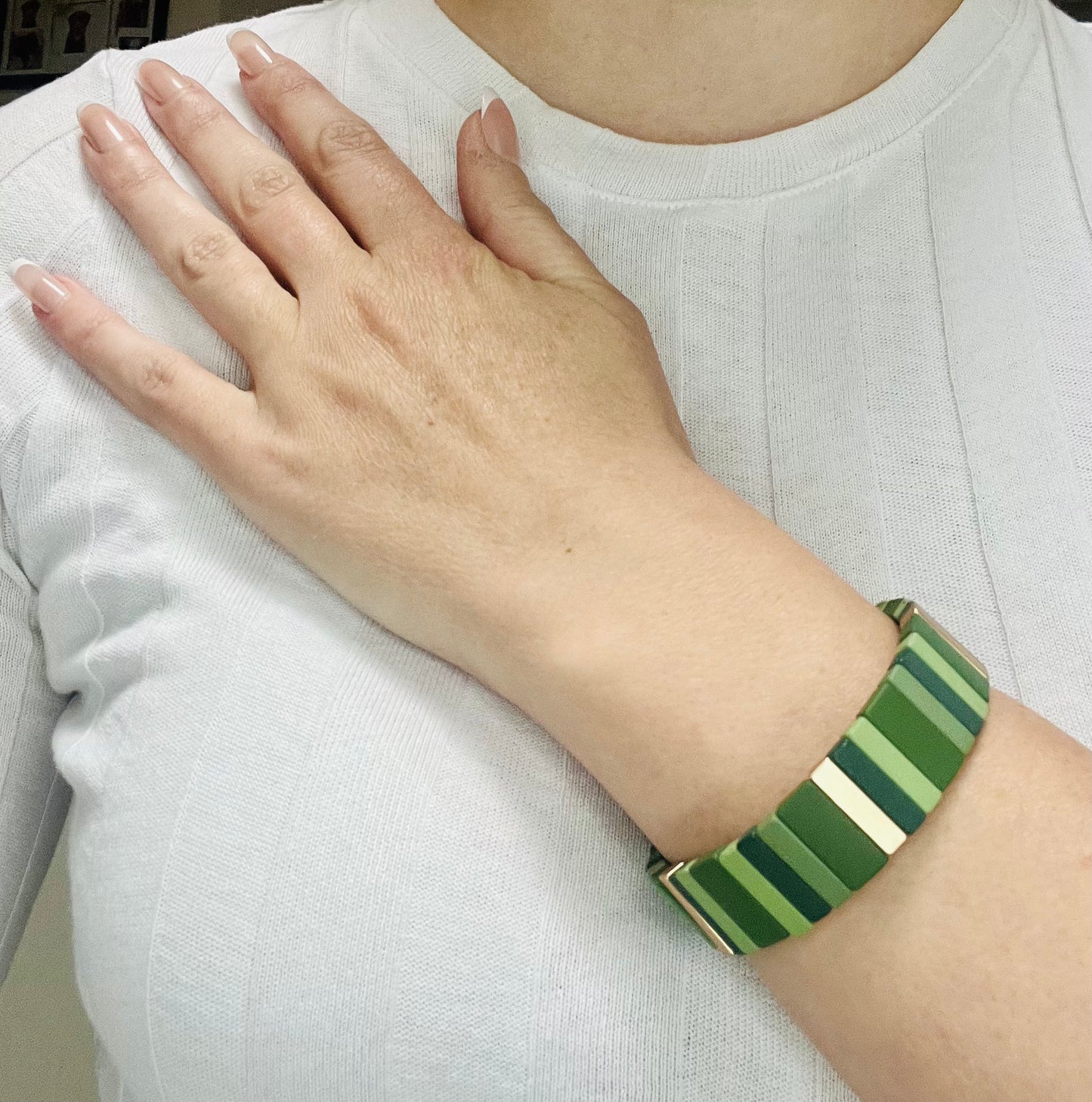 Luxe_Link_Bracelet_Chest_Green